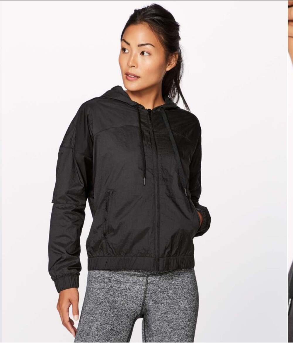 Lululemon Jacket Womens 8 Black Hooded Full Zip Lightweight Windbreaker Refined